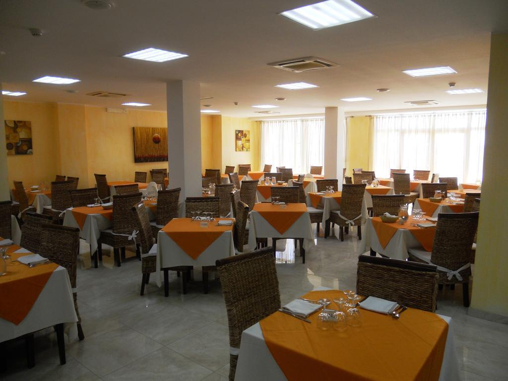 Hotel Club Ravezzo Lido Marini Eksteriør billede